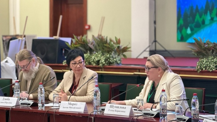     Источник фото: Союз журналистов СНГ. Елена Дзюба председатель Комиссии Общественной палаты Российской Федерации по ЖКХ, строительству и дорогам, президент ТПП Сахалинской области и Шумилова Елена Борисовна