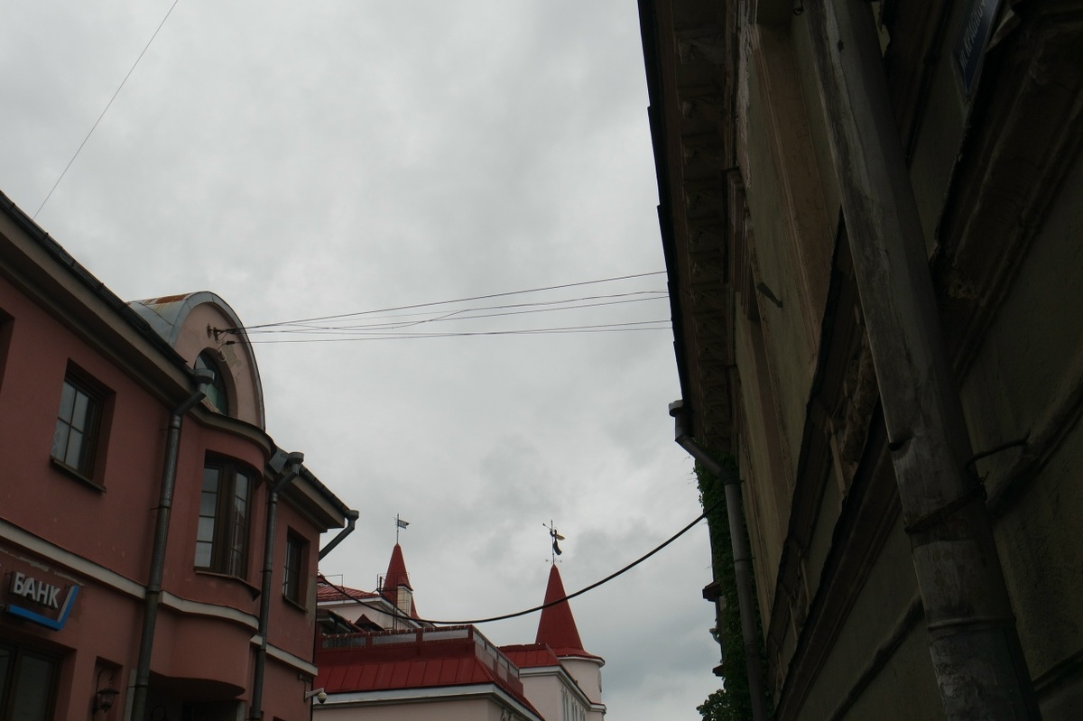 чьи-то зоркие глаза могут углядеть флюгер в виде ангела