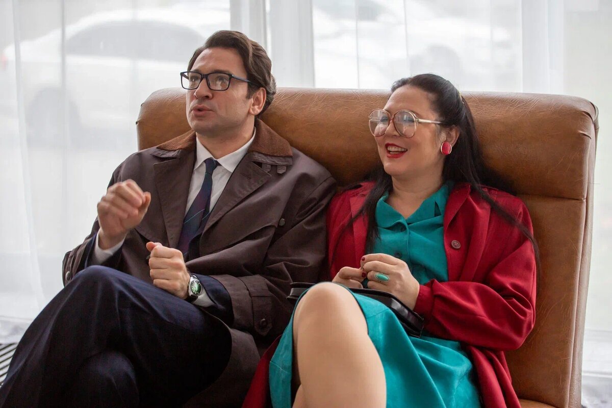 Антон Хабаров в роли Игоря Апрельцева и Юлия Волкова в роли Раисы Бойцовой