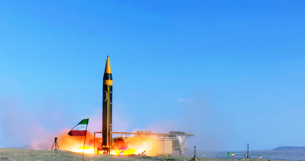 Два главных козыря Ирана еще у него в рукаве. Тегеран ударил новейшими ракетами «Хорремшехр-4» по США и Израилю, но дальше — больше?