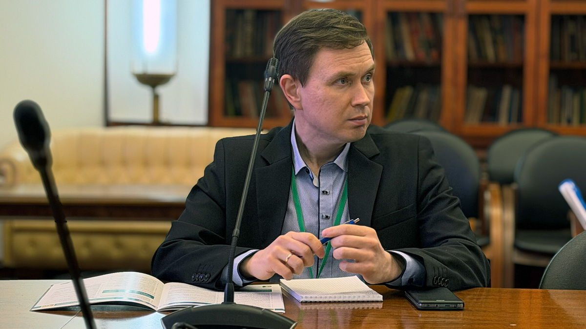   Константин Лукин генеральный директор ОАО «Супертел» на научной конференции. Источник фото: Отраслевое СМИ «Промышленность России».