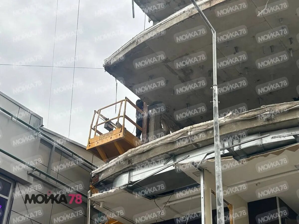    ТЦ «МаксиСопот» 12 марта. фото: Мойка78