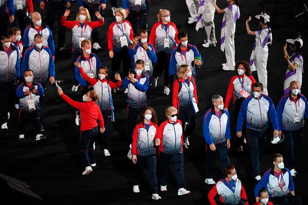Спортсмены сборной команды России на церемонии открытия XVI летних Паралимпийских игр, 2021 год / Илья Питалев/РИА «Новости»   📷