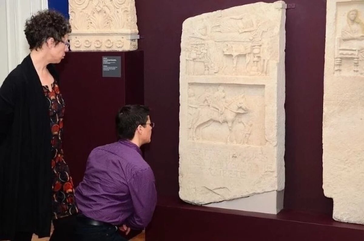    Богини и золотые сокровища.