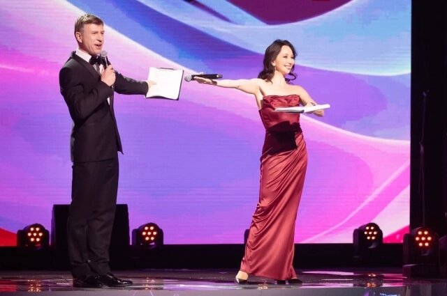    Ведущие – Елизавета Туктамышева и Алексей Ягудин. Фото: Елена Бледных