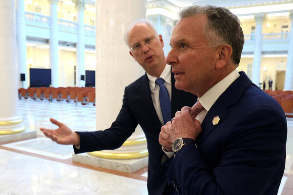 Кирилл Дмитриев и Стив Уиткофф / Vyacheslav Prokofyev/Sputnik/Reuters   📷