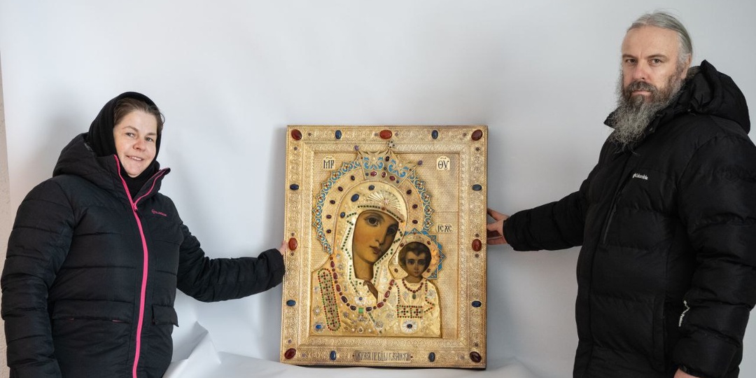 Дорогие Братия и сестры.Сегодня возили Матерь Божию в фотостудию.С Божьей помощью сделали профессиональное фото.Для типографии на печать И