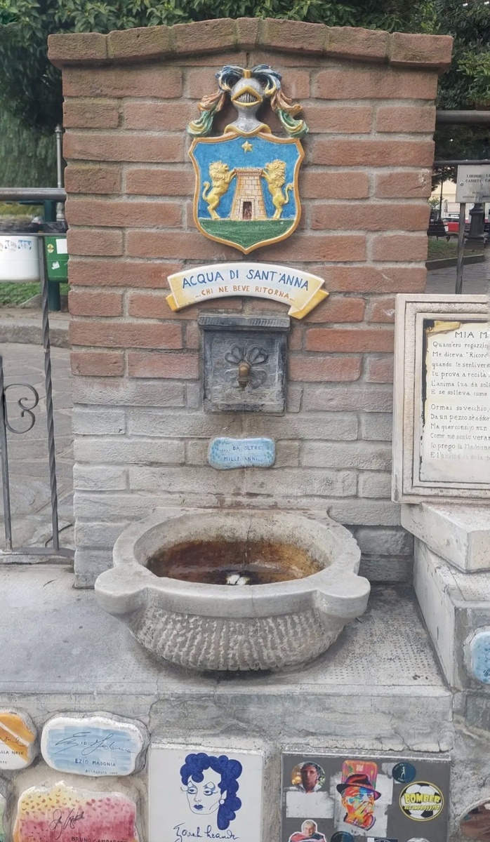 Кто попьет водички из этого источника Святой Анны, тот непременно вернется в Алассио