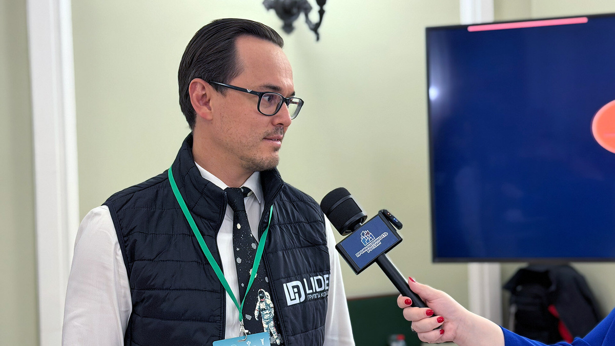   Мячев Иван Алексеевич, сооснователь, коммерческий директор ООО «СибАвтоДорСнаб» (ГК «ЛИДЕР») на интервью. Источник фото: Отраслевое СМИ «Промышленность России»