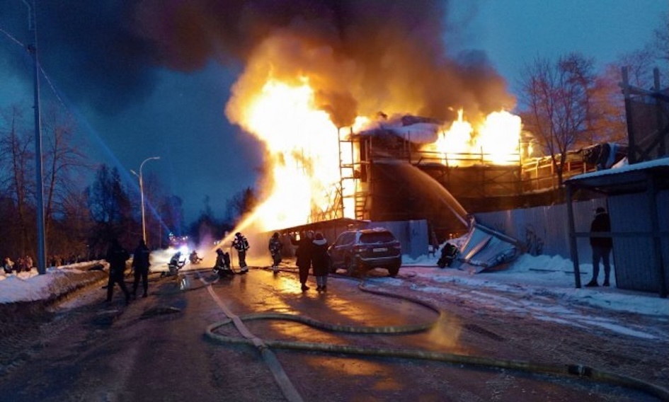 Дом Гаскойна горит.