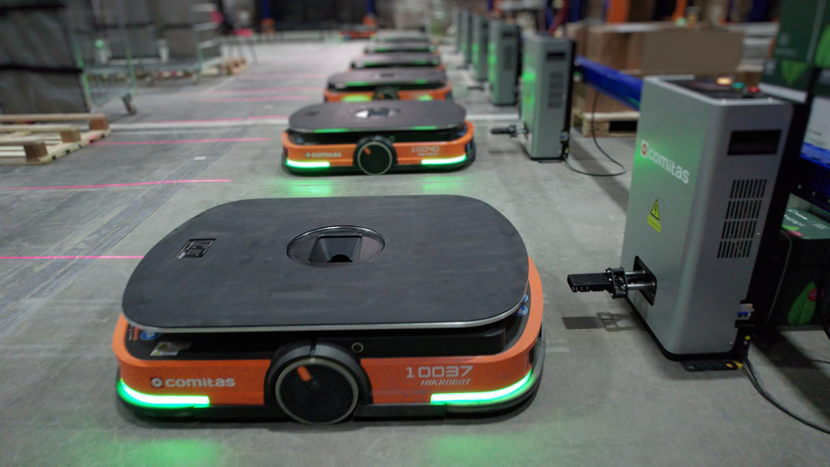 Робот AMR - время зарядиться энергией!