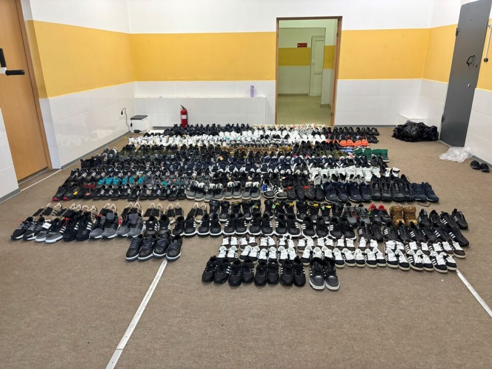    Изъятая обувь. Источник: Объединенная пресс-служба судов Алтайского края