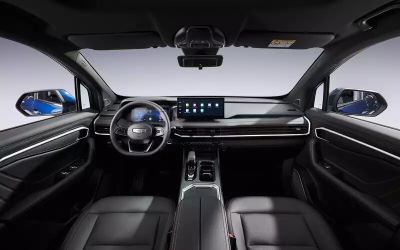 Интерьер Geely Okavango📷
