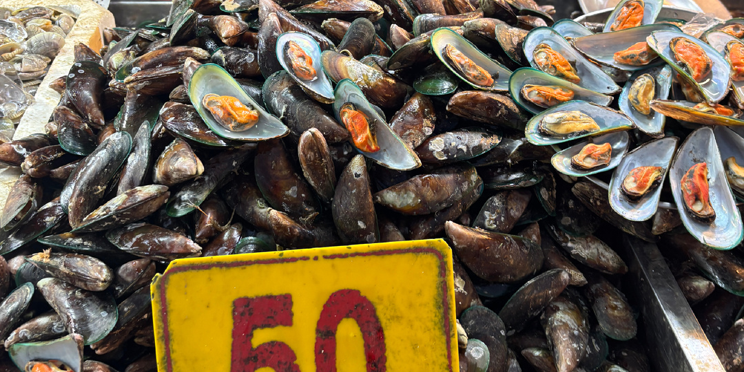 Рыбный рынок в Наклуа. Зимовка в Тае 2025/26.
