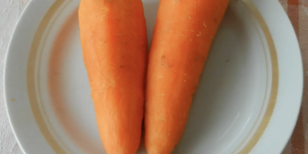 «Сижу на морковке и твороге, а поджелудочная болит»: почему строгая диета не работает и что говорят врачи