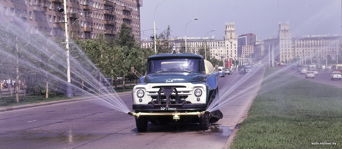Поливальная машина 1970-х. Источник https://auto.onliner.by/2023/07/26/simvol-zhivitelnoj-proxlady?utm_medium=organic&utm_source=yandexsmartcamera.