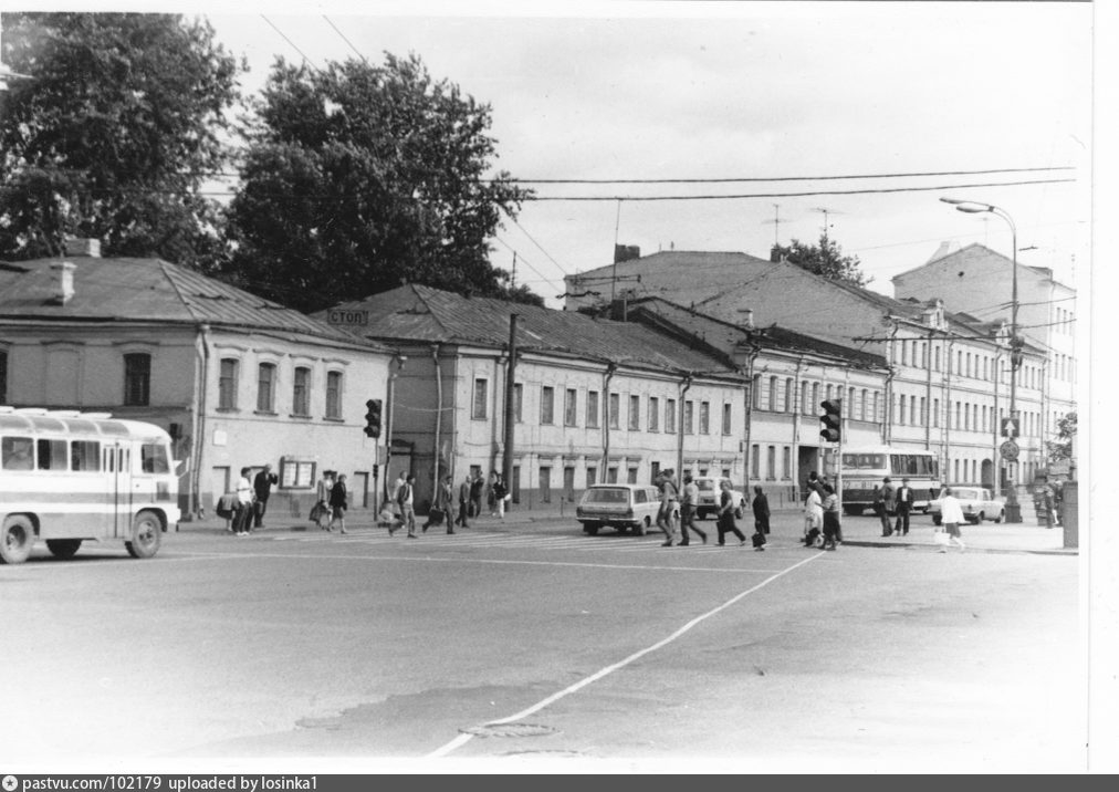 Люсиновская улица, 1988 - 1989 г. Автор И. Нагайцев.