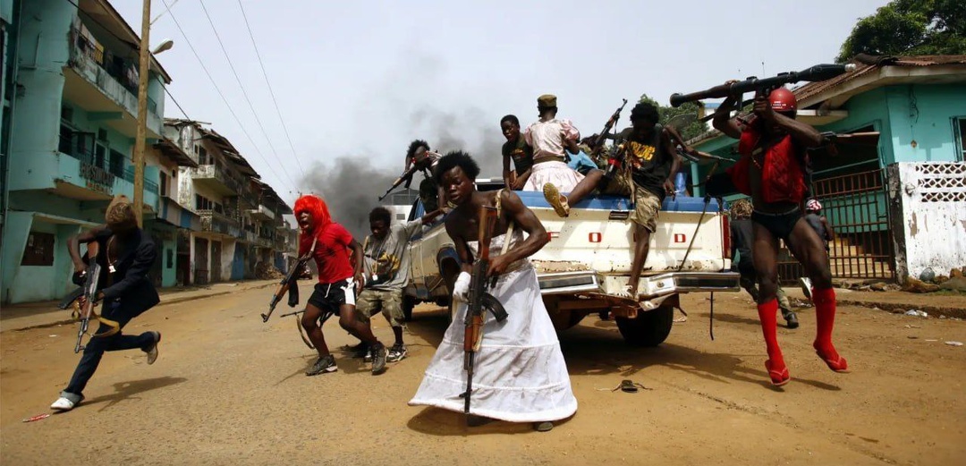 Генерал «Голый зад»: как шаман из Либерии превратил детей в инструмент войны