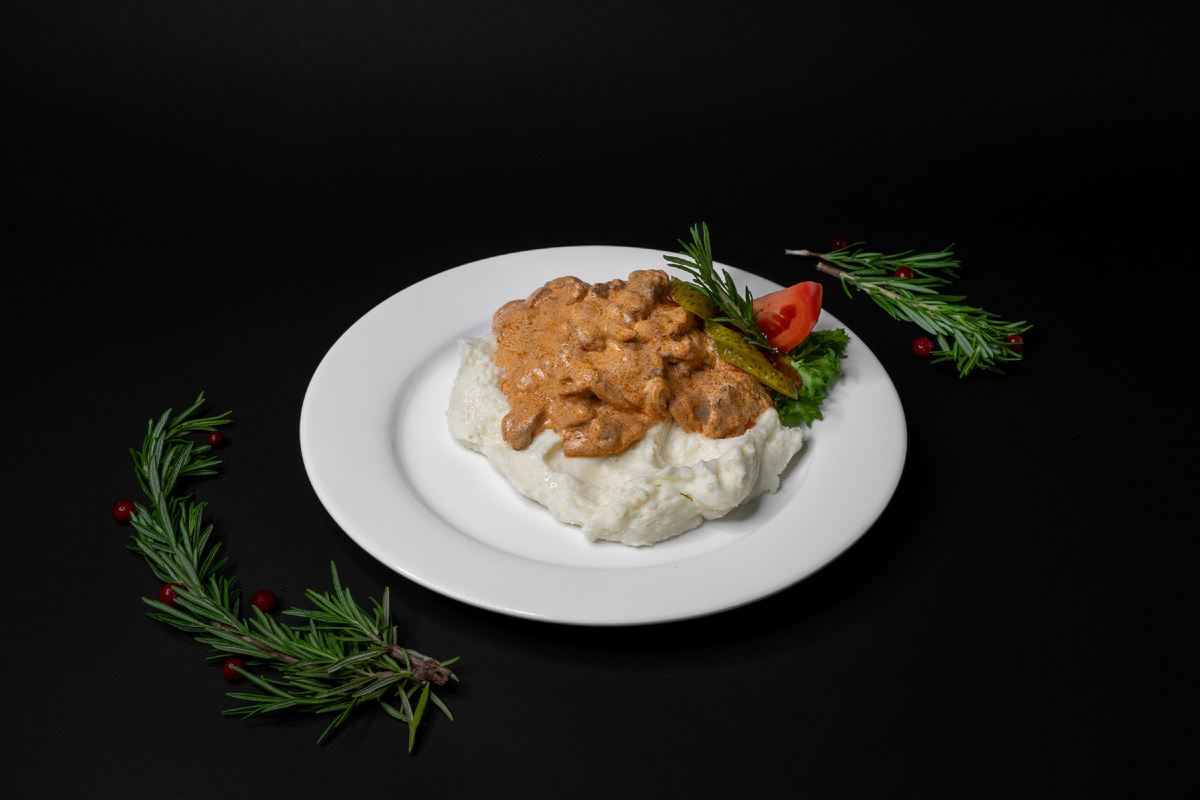 Бефстроганов с пюре