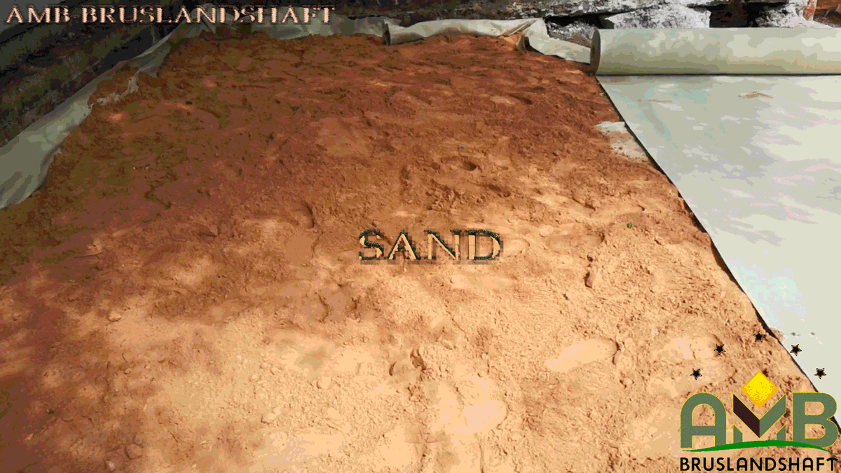 песчаное основание под тротуарную брусчатку-a sandy foundation for paving stones