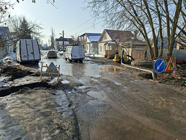 Всю ночь откачивали – вода чуть отступила в частном секторе