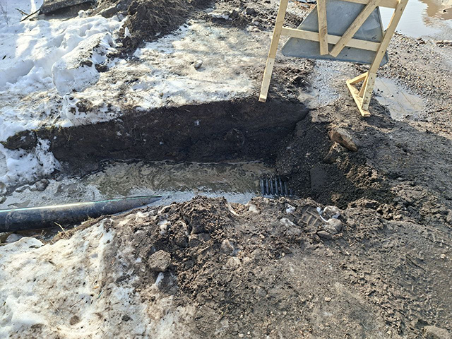 Всю ночь откачивали – вода чуть отступила в частном секторе