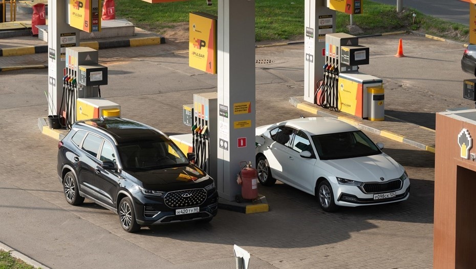    В Ленобласти до конца года запретили продажу бензина подросткам на АЗС Автор фото: Тихонов Михаил