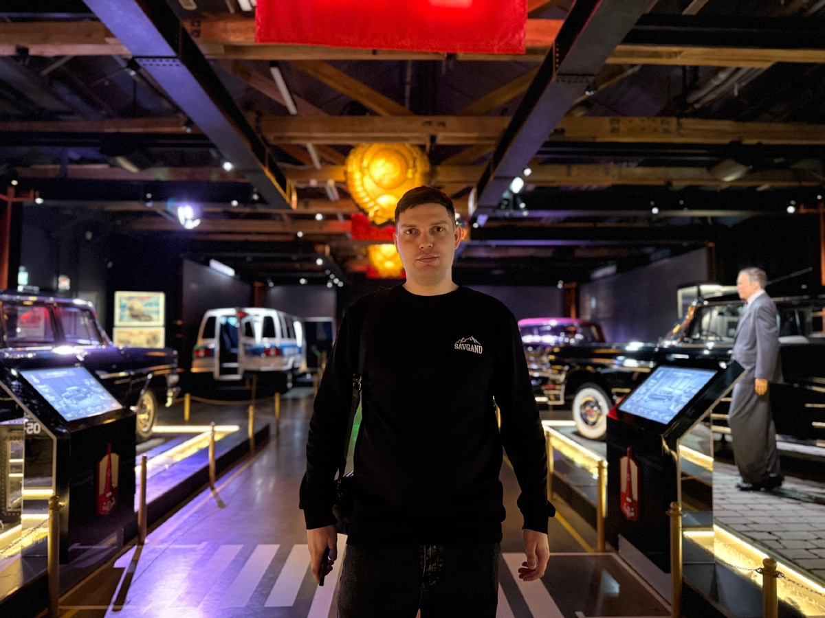 Блогер Егор Бабич в Музее на ВДНХ пав 54 Гараж особого назначения ФСО России