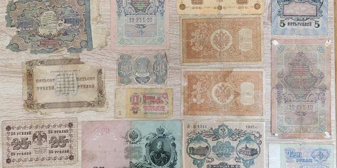 Почему деньги называют «бабками»?