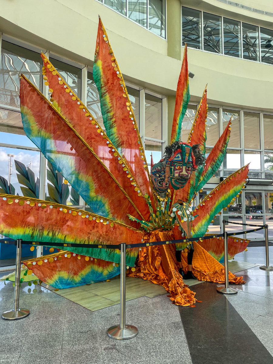 Декорации в аэропорту 