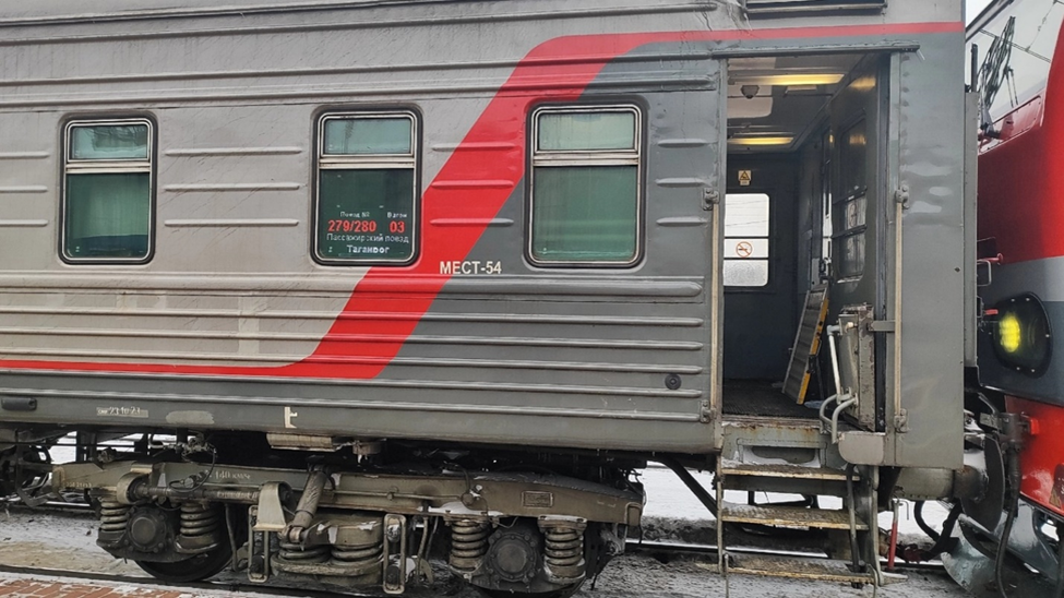  Поезд № 279 - Таганрог-Пассажирский ─ Санкт-Петербург-Главный.                        