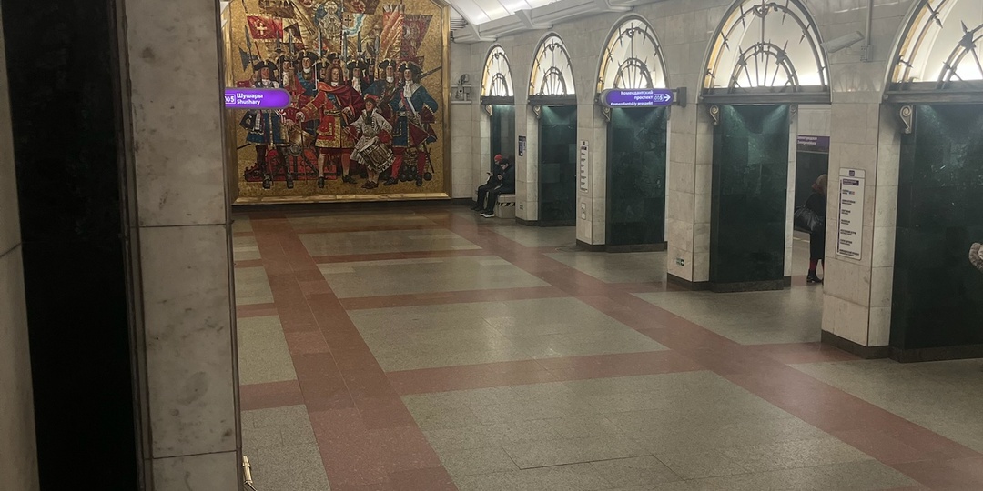 Станция метро "Звенигородская". Там, где когда-то были казармы.