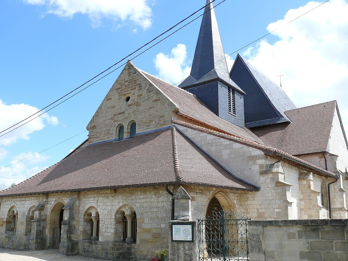 открыли совсем недавно, до  этого последние 15 лет стояла на очередном ремонте