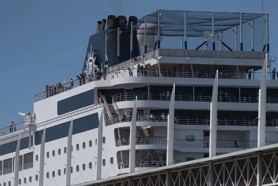    NYP: пассажир круиза сломал шею во время шторма, навсегда став инвалидом GLOBAL LOOK PRESS