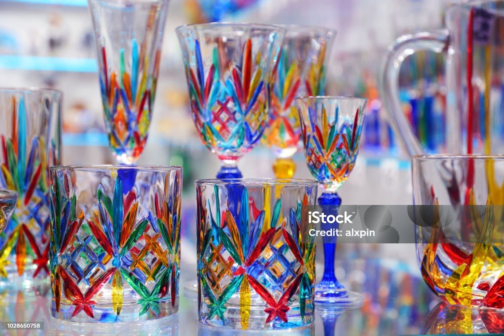 Очень красивое стекло, невероятно искуссной работы. Все изображения принадлежат их авторам, и приведены в ознакомительных целях