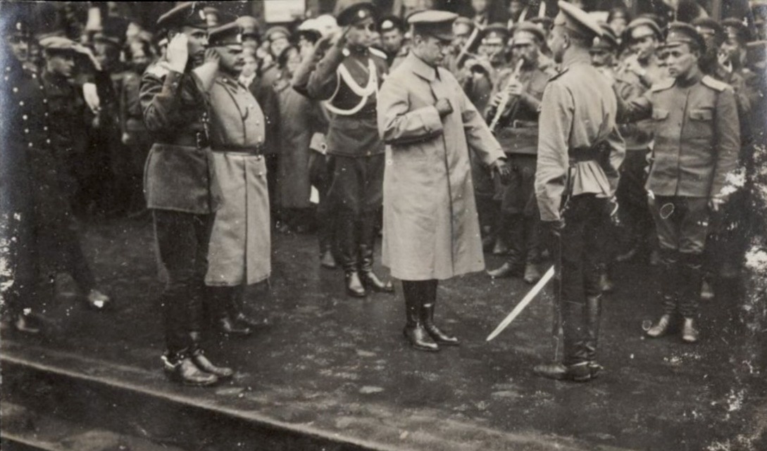 Фотография. Приезд А.Ф.Керенского, военного и морского министра в штаб 1-ой армии. Неизвестный фотограф. 1917 г.