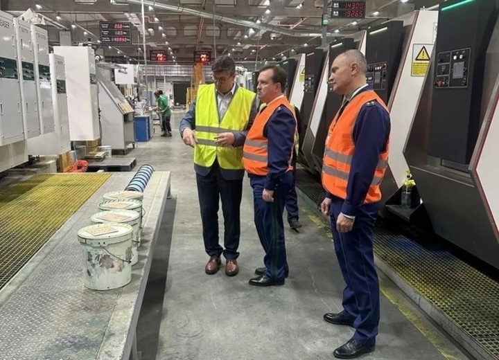 В Майкопе прокуроры побывали на предприятии ООО «Картонтара»