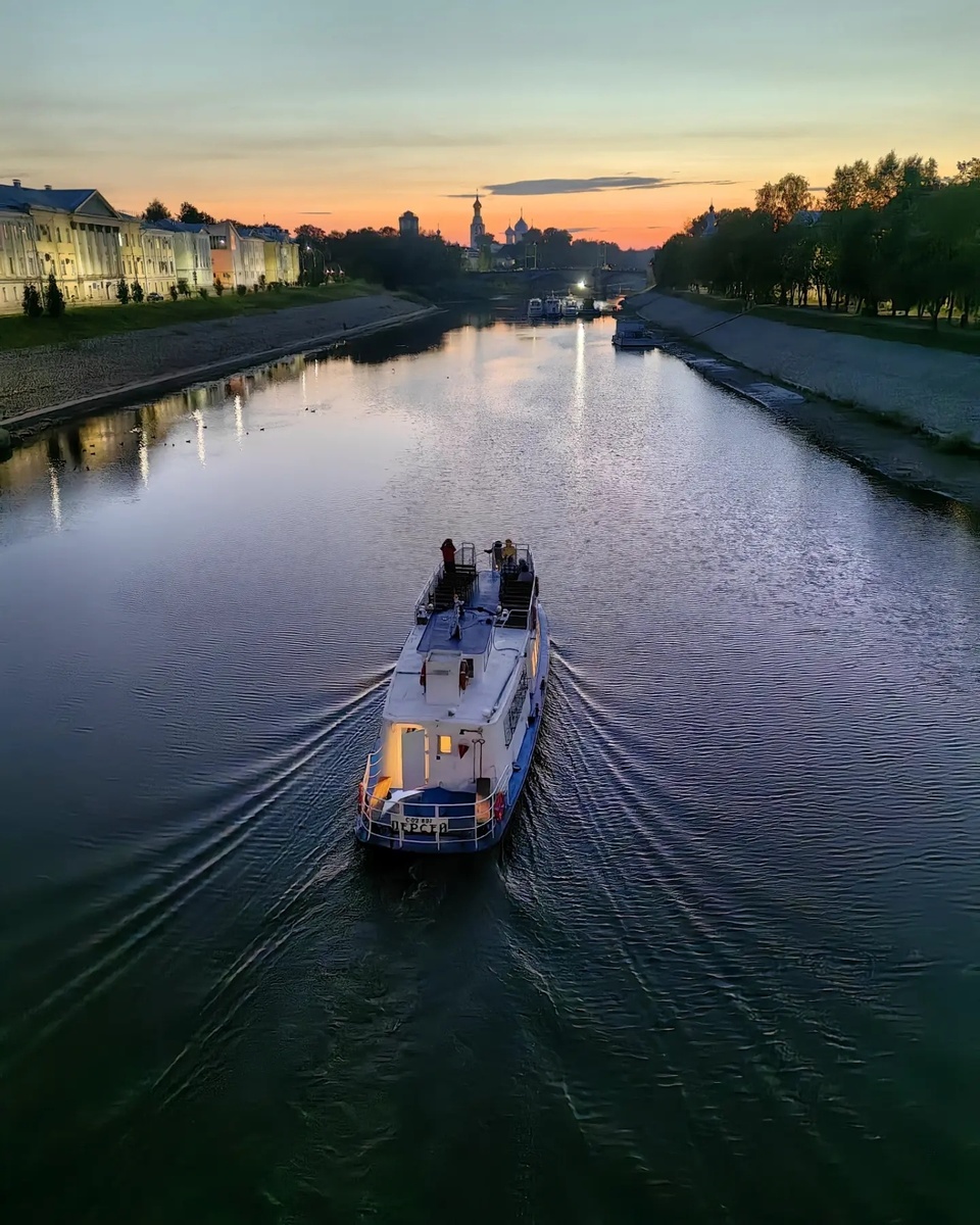 Река Вологда. Я снимал с пешеходного моста.