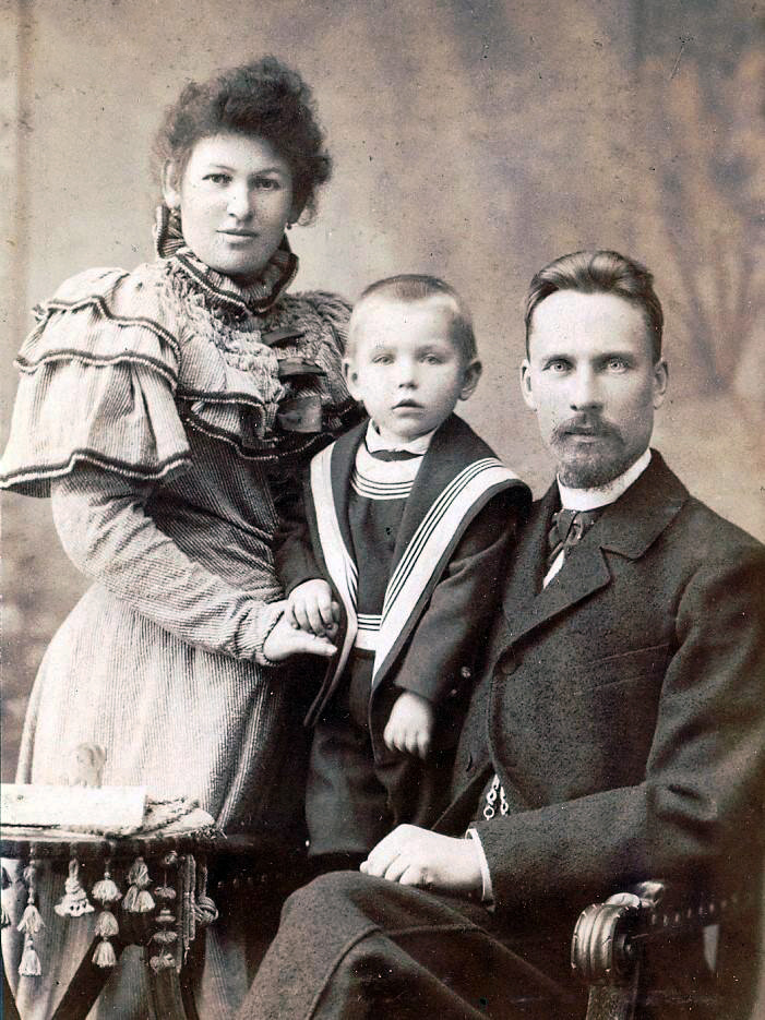 Варвара Дмитриевна, Дмитрий и Яков Иванович Виноградовы, ок. 1898 г.