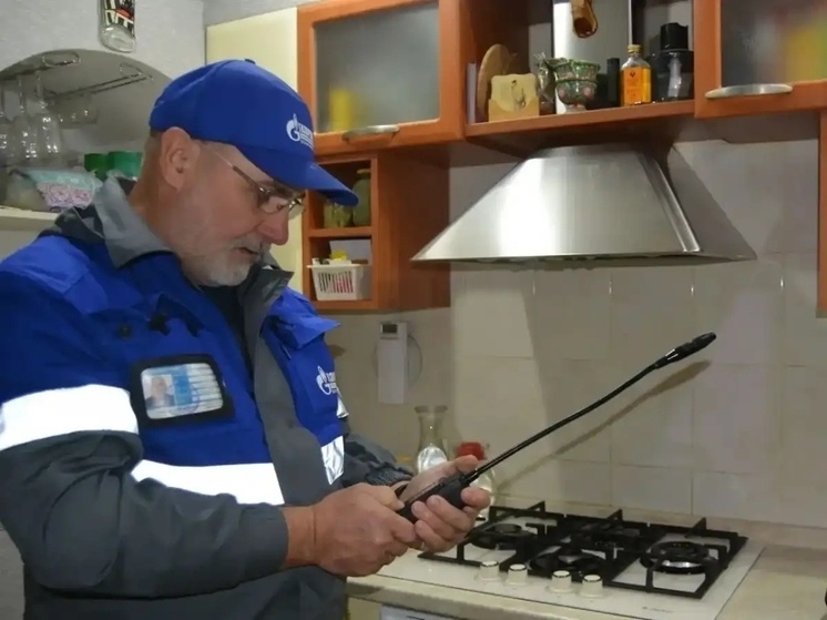     Основной проблемой при выполнении технического обслуживания газового оборудования остаётся то, что жители не пускают газовщиков в свои квартиры и дома. Фото: соцсети администрации Старорусского округа