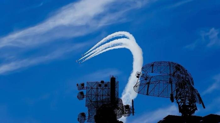 Обложка © Shutterstock / FOTODOM / VLADJ55