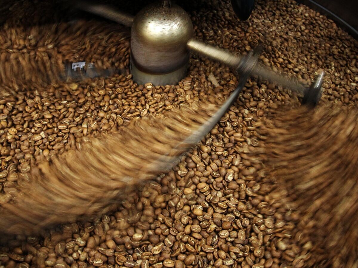    Кофейные зерна после процесса обжарки© РИА Новости . Евгений Биятов