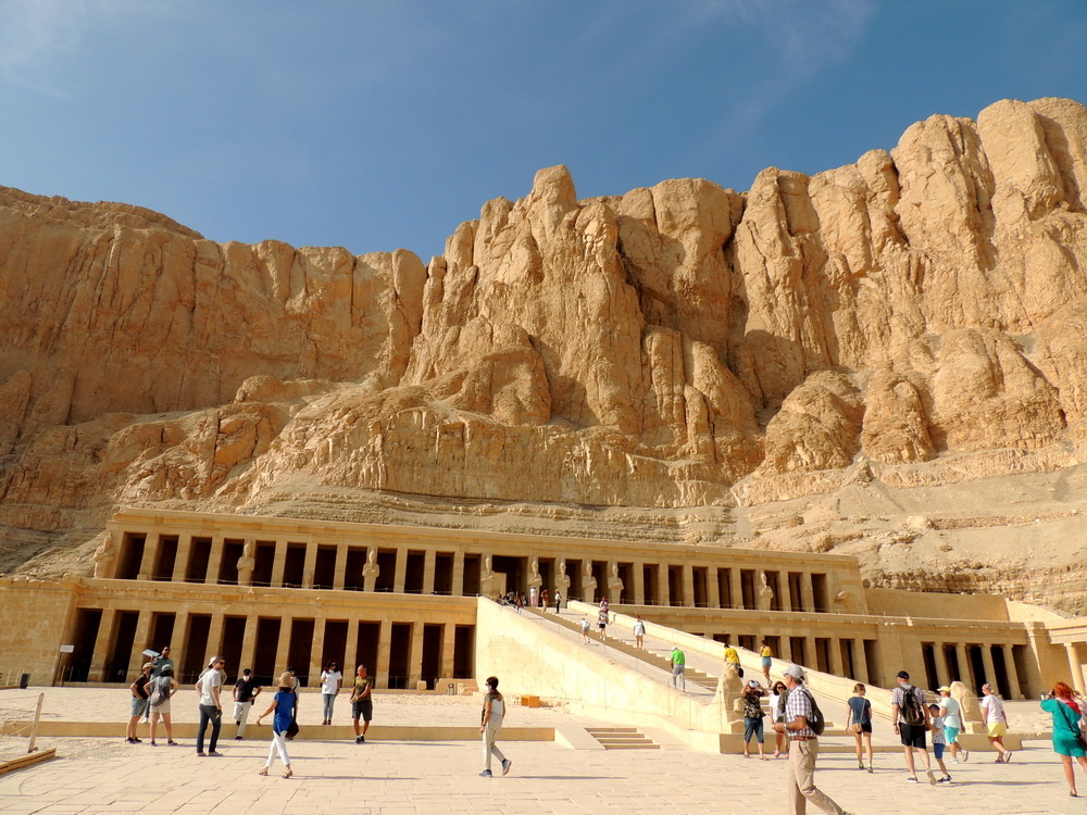 Храм женщины-фараона Хатшепсут.