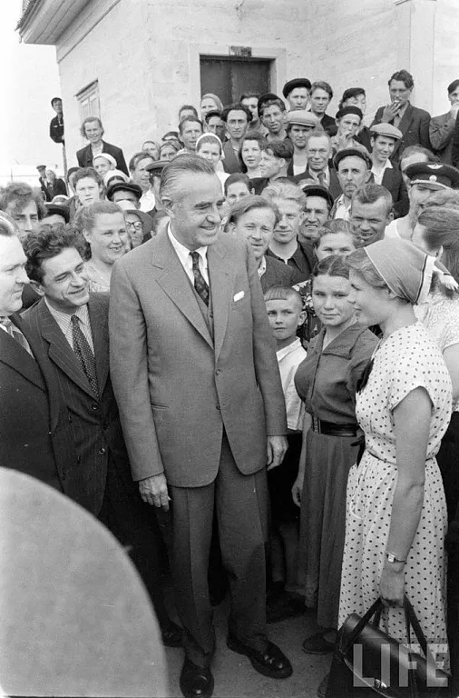 Губернатор Гарриман Посещает Место Строительства Братской Плотины В Сибири Для Написания Эссе О Советской Науке. 1959. Фотограф: Говард Сочурек