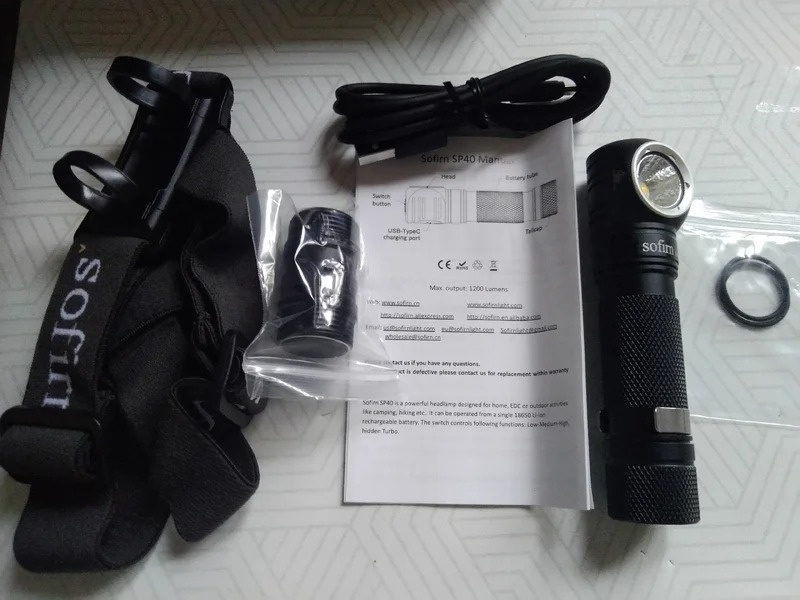    В комплекте идет крепление на голову и сам фонарь