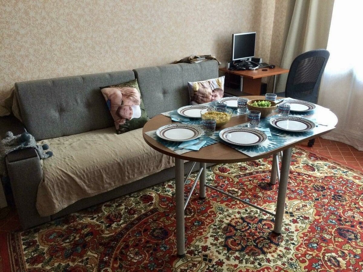 Такой она была, когда мы въехали. Листайте, там ещё фотка кухни.