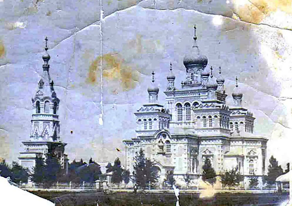 Свято-Никольский храм в ст. Роговской. Фото нач. ХХ в. (после разрушения храма в 1936 году колокольня использовалась как пожарная каланча, моя мама, Валька Мамайка, в детстве залезала на неё вместе с мальчишками (старшая сестра Оля не осмелилась...).