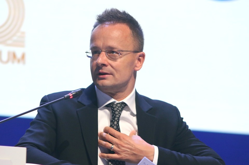    Сийярто: Зеленский ведет себя так, словно хочет попасть в парламент Венгрии GLOBAL LOOK PRESS