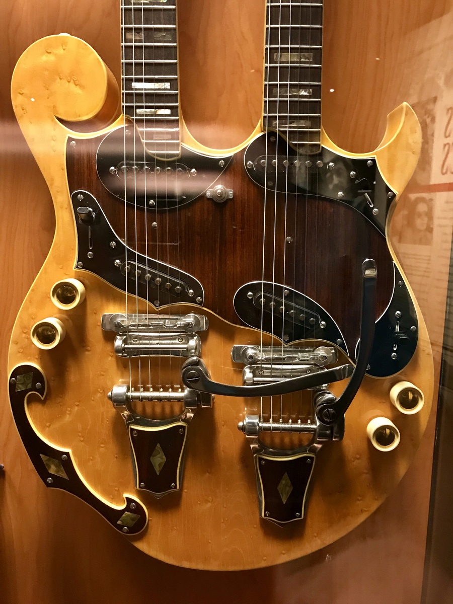 Двухгрифовая гитара + мандола, изготовленная в 1958 г. для Пола Баскерка