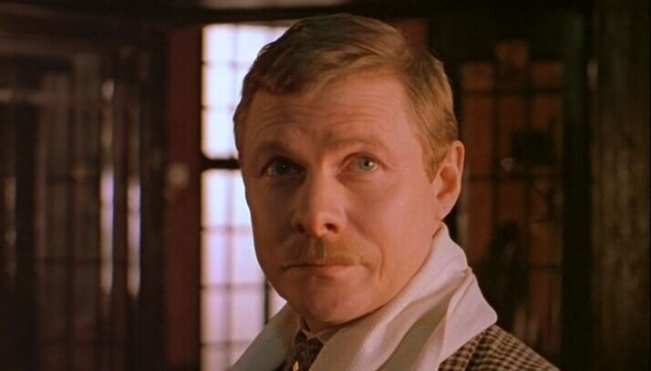    Хороший ли врач доктор Ватсон? Кадр из фильма «Шерлок Холмс и доктор Ватсон. Сокровища Агры», киностудия «Ленфильм», 1983 г.